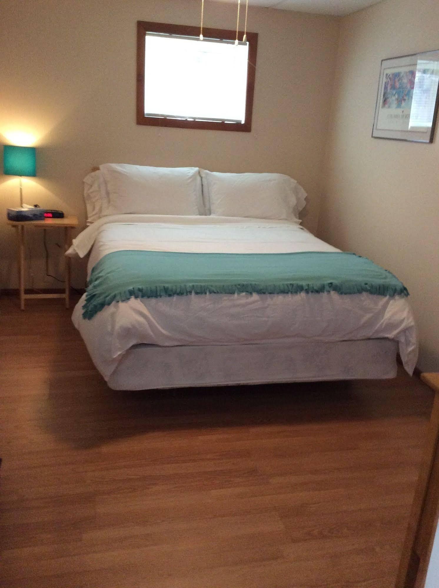 N' This On The Bay -Vacation Suite Wiarton Buitenkant foto