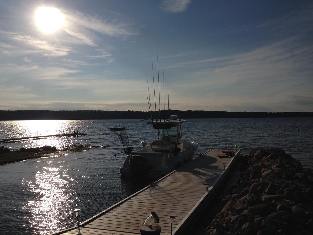 N' This On The Bay -Vacation Suite Wiarton Buitenkant foto