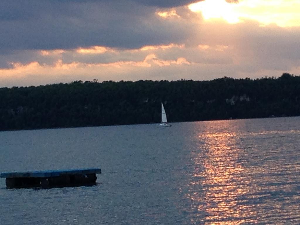 N' This On The Bay -Vacation Suite Wiarton Buitenkant foto