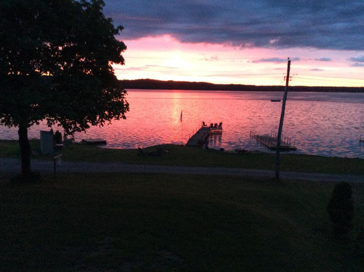 N' This On The Bay -Vacation Suite Wiarton Buitenkant foto