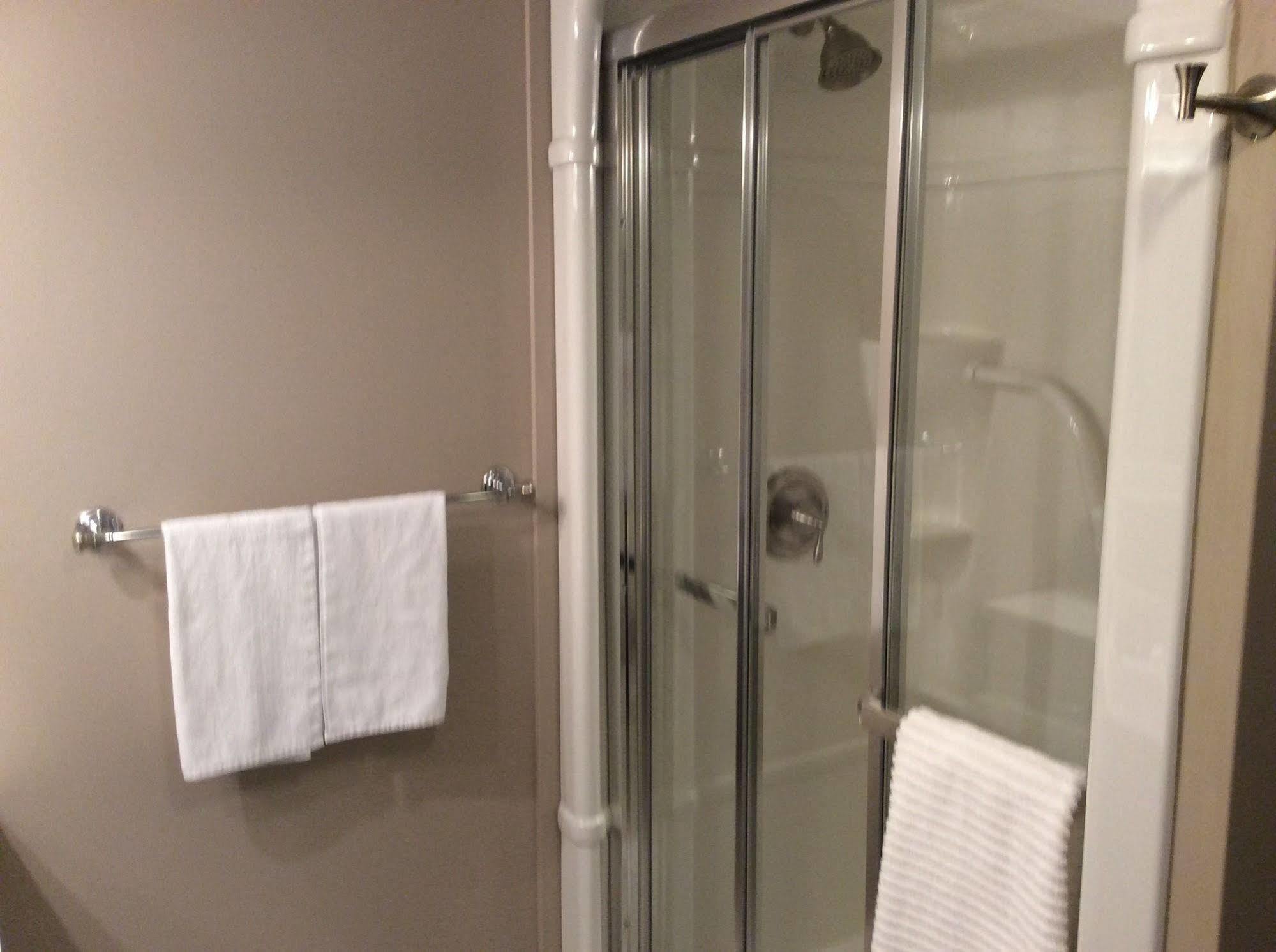 N' This On The Bay -Vacation Suite Wiarton Buitenkant foto