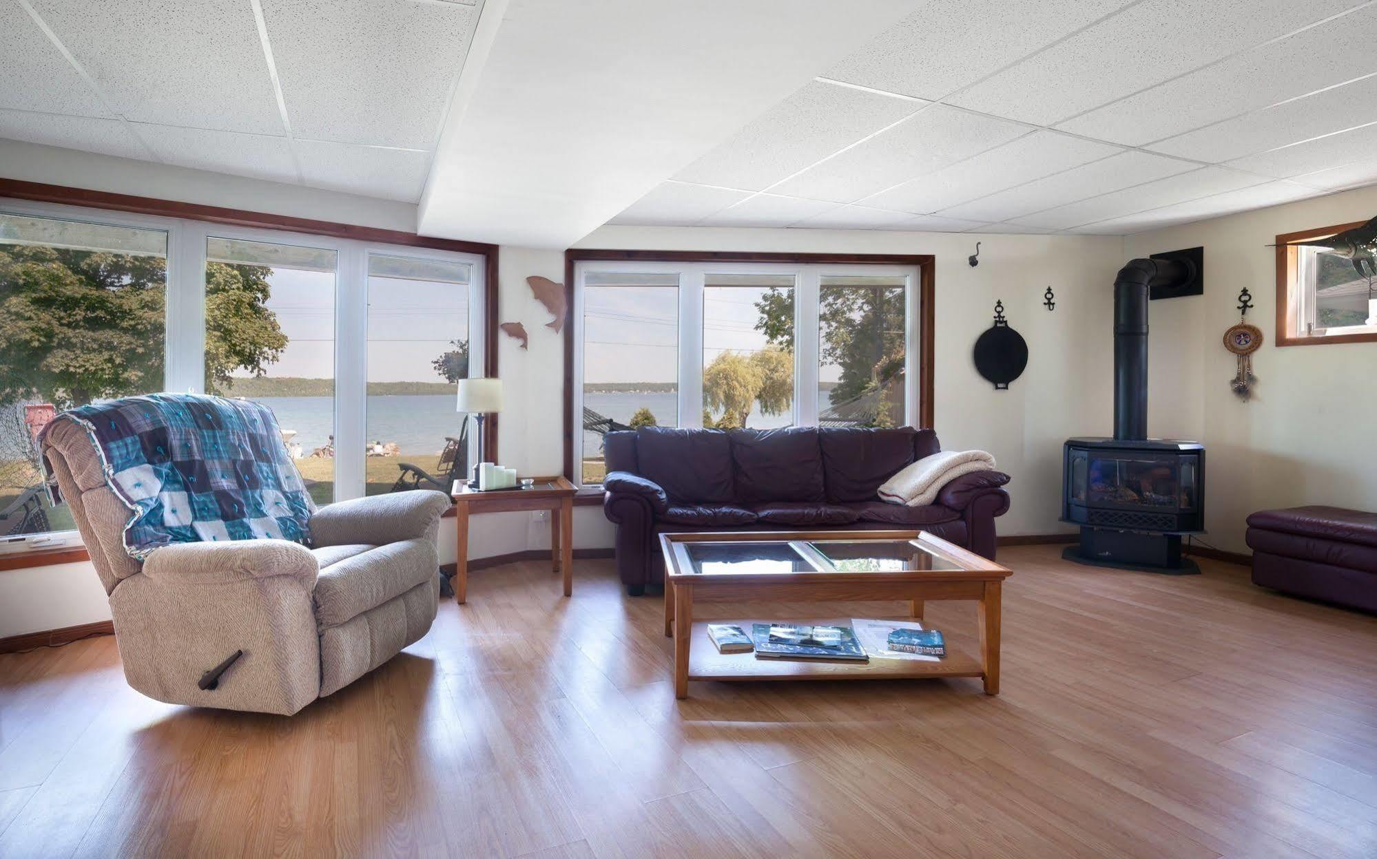N' This On The Bay -Vacation Suite Wiarton Buitenkant foto